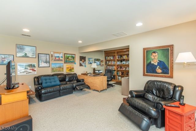 75 Schindler Way, Fairfield Twp., NJ 07004