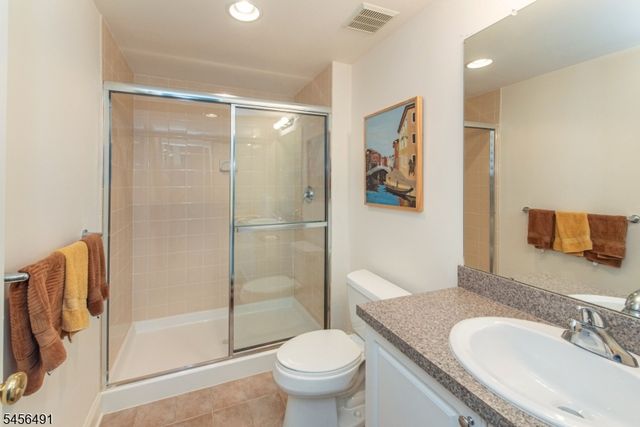 75 Schindler Way, Fairfield Twp., NJ 07004