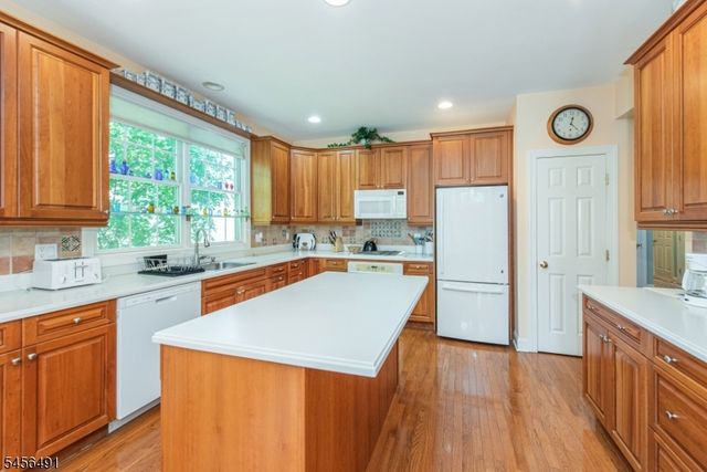 75 Schindler Way, Fairfield Twp., NJ 07004