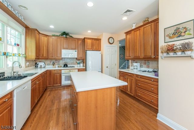 75 Schindler Way, Fairfield Twp., NJ 07004