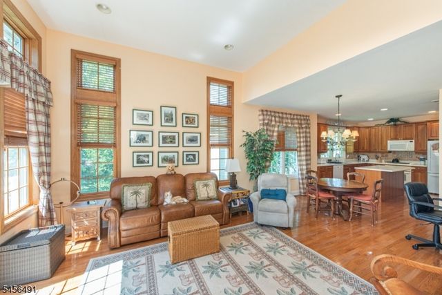 75 Schindler Way, Fairfield Twp., NJ 07004