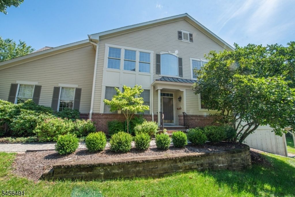 75 Schindler Way, Fairfield Twp., NJ 07004