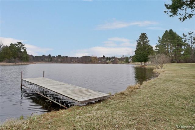 1365 Thistleridge, Groveland, MI 48442