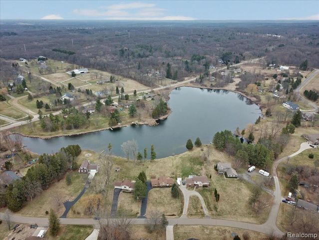 1365 Thistleridge, Groveland, MI 48442