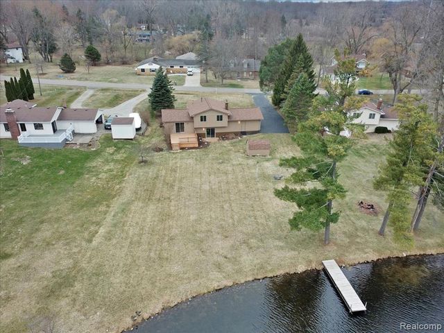 1365 Thistleridge, Groveland, MI 48442