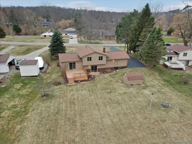 1365 Thistleridge, Groveland, MI 48442