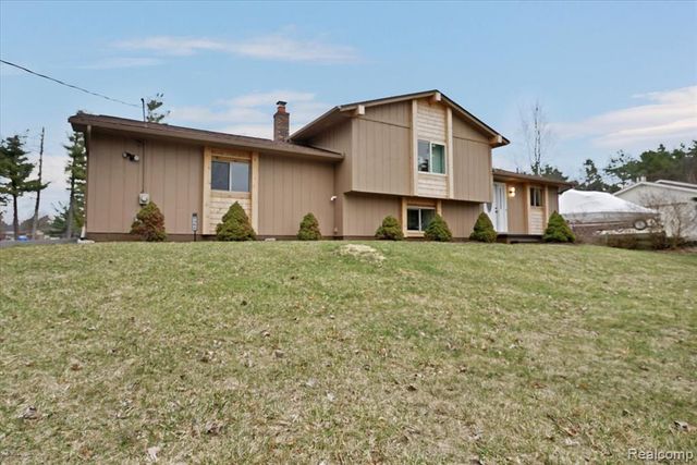 1365 Thistleridge, Groveland, MI 48442