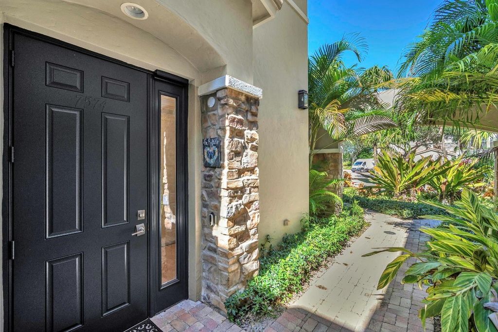 Image 24 of property listing at 7574 Old Thyme Court 9D, Parkland, FL 33076