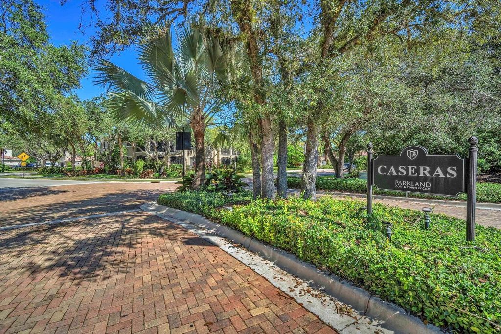 Image 38 of property listing at 7574 Old Thyme Court 9D, Parkland, FL 33076