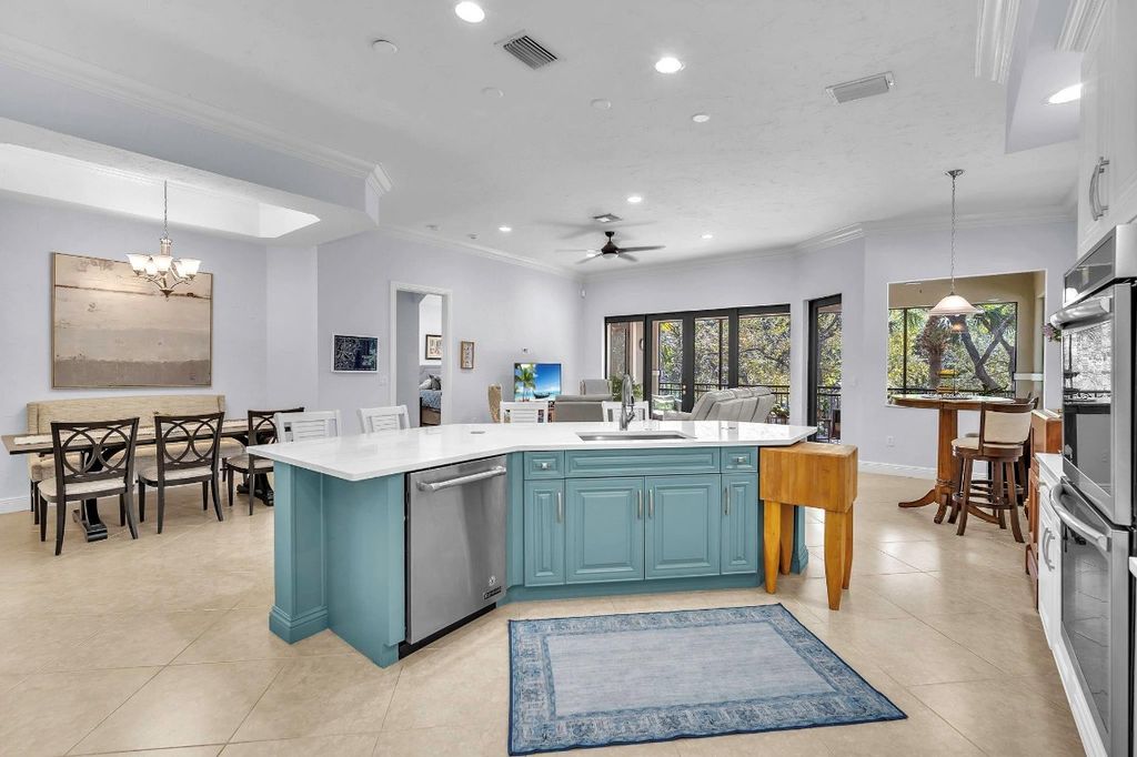 Image 6 of property listing at 7574 Old Thyme Court 9D, Parkland, FL 33076