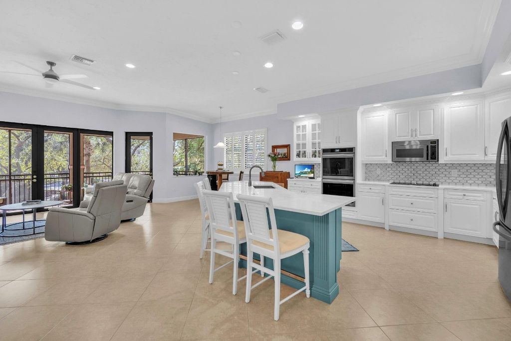 Image 7 of property listing at 7574 Old Thyme Court 9D, Parkland, FL 33076