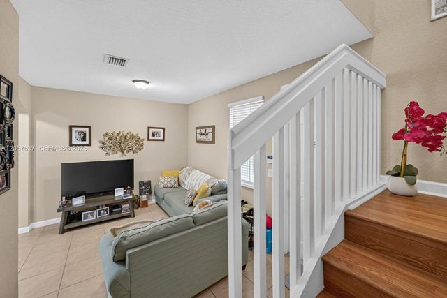 152 SE 29th Ave 9, Homestead, FL 33033