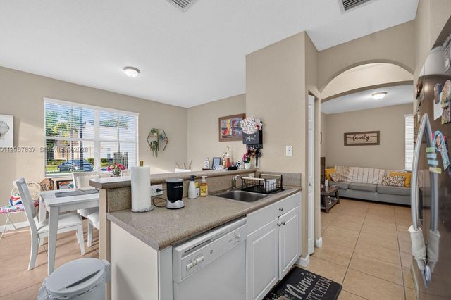 152 SE 29th Ave 9, Homestead, FL 33033