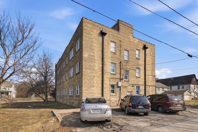 2453 N 17th STREET, Milwaukee, WI 53206