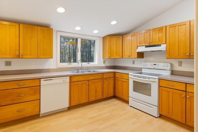 76 Middle Hancock Road, Peterborough, NH 03458