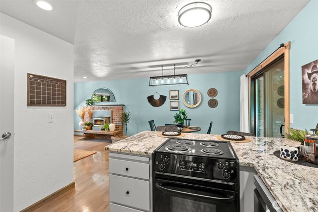 13850 NW Dolly Varden Lane, Bremerton, WA 98312