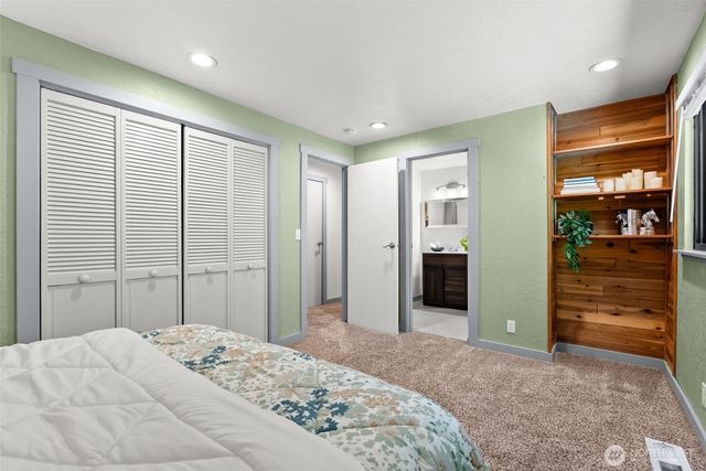 13850 NW Dolly Varden Lane, Bremerton, WA 98312