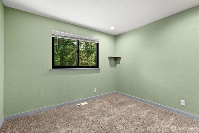 13850 NW Dolly Varden Lane, Bremerton, WA 98312