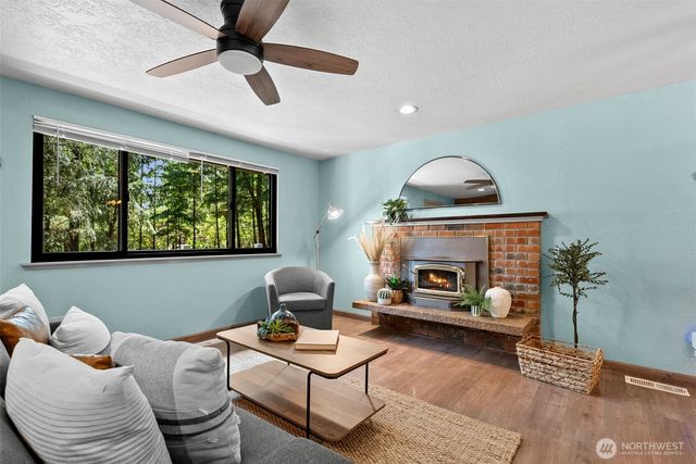 13850 NW Dolly Varden Lane, Bremerton, WA 98312