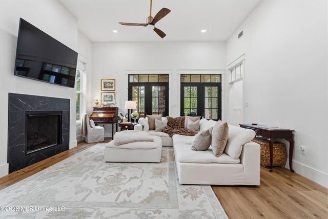 8068 Ocean Springs Road, Ocean Springs, MS 39564