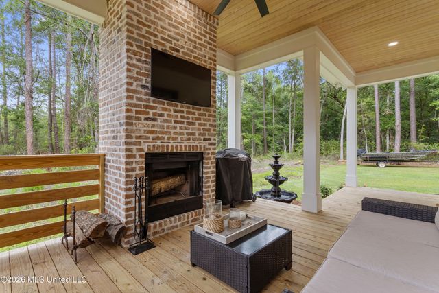 8068 Ocean Springs Road, Ocean Springs, MS 39564