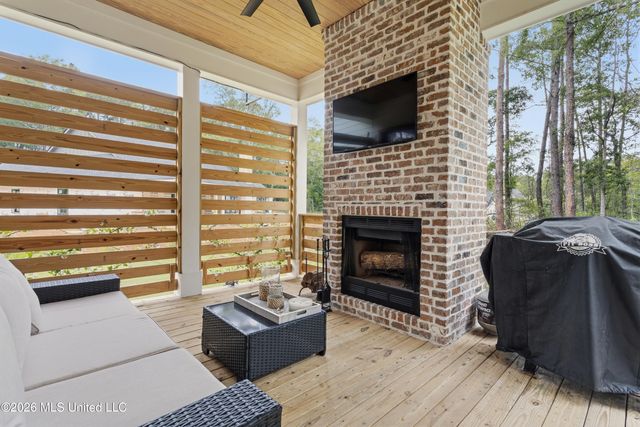 8068 Ocean Springs Road, Ocean Springs, MS 39564