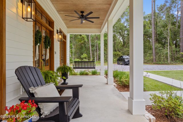 8068 Ocean Springs Road, Ocean Springs, MS 39564
