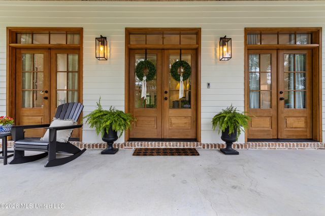 8068 Ocean Springs Road, Ocean Springs, MS 39564