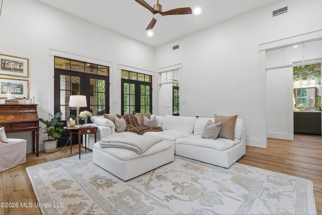 8068 Ocean Springs Road, Ocean Springs, MS 39564