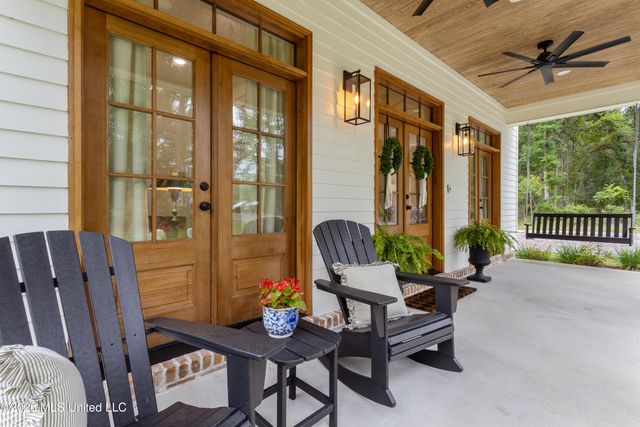 8068 Ocean Springs Road, Ocean Springs, MS 39564
