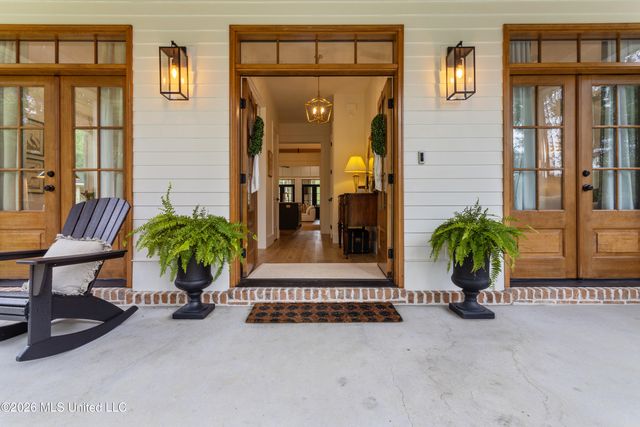 8068 Ocean Springs Road, Ocean Springs, MS 39564