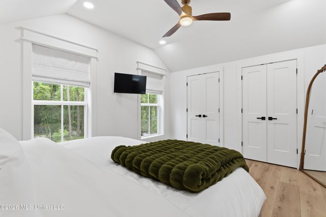 8068 Ocean Springs Road, Ocean Springs, MS 39564
