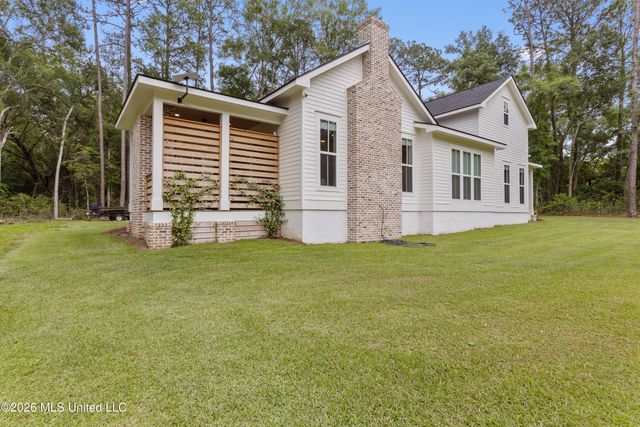 8068 Ocean Springs Road, Ocean Springs, MS 39564