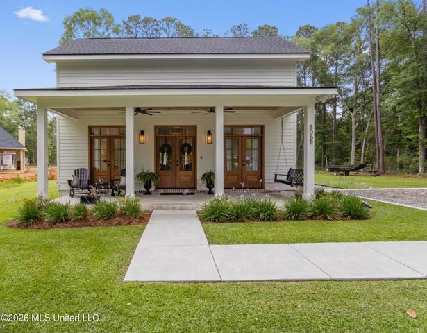 8068 Ocean Springs Road, Ocean Springs, MS 39564