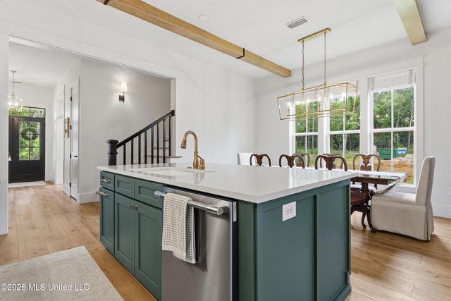 8068 Ocean Springs Road, Ocean Springs, MS 39564