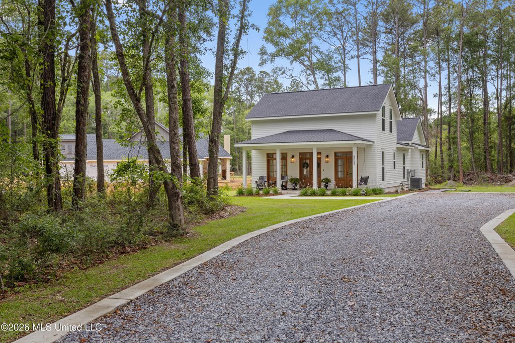 8068 Ocean Springs Road, Ocean Springs, MS 39564