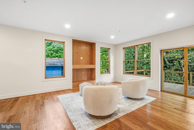 110 GENEVA, Silver Spring, MD 20912