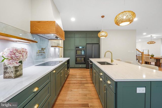 110 GENEVA, Silver Spring, MD 20912