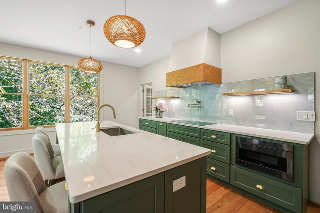 110 GENEVA, Silver Spring, MD 20912