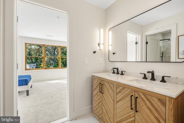 110 GENEVA, Silver Spring, MD 20912