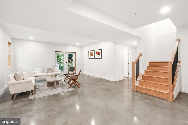 110 GENEVA, Silver Spring, MD 20912