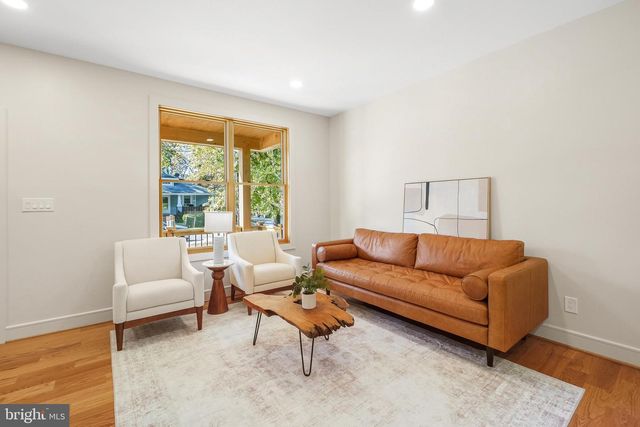 110 GENEVA, Silver Spring, MD 20912