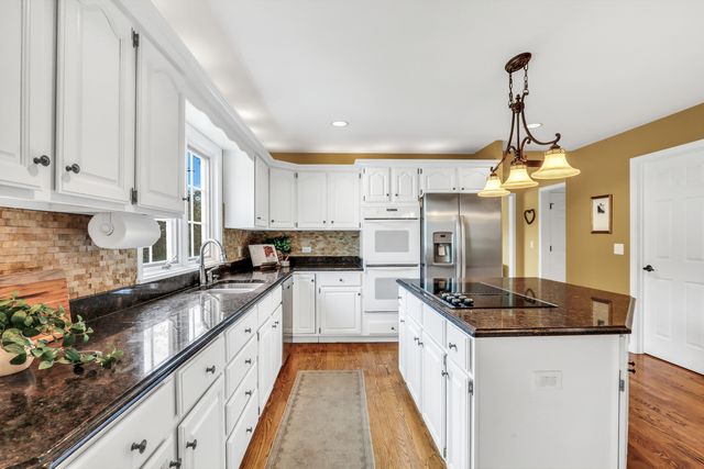 26425 N Pheasant Run, Mundelein, IL 60060