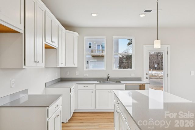 201 Vanguard Lane 13, Cramerton, NC 28032