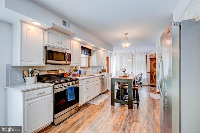 4849 WENDI DR E, Zionsville, PA 18092
