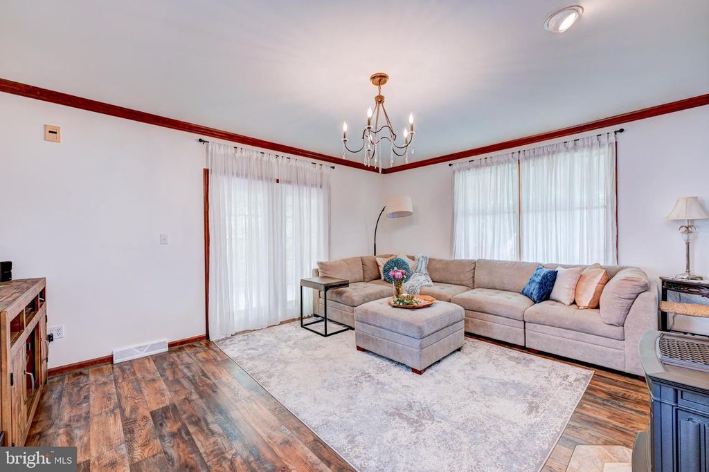 4849 WENDI DR E, Zionsville, PA 18092