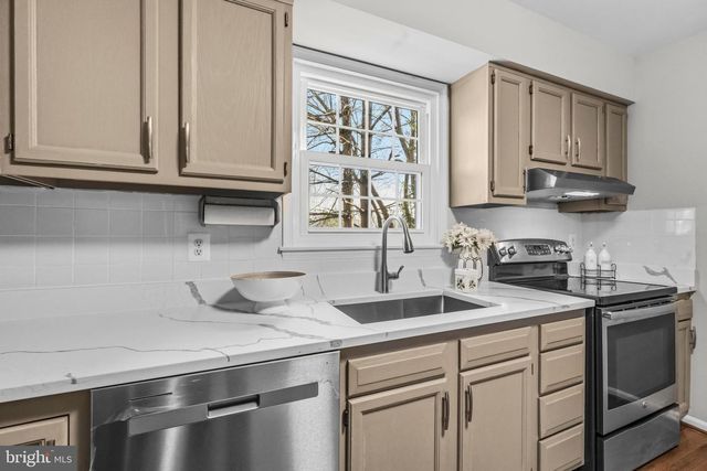 9145 SCHOOLCRAFT LN, Burke, VA 22015