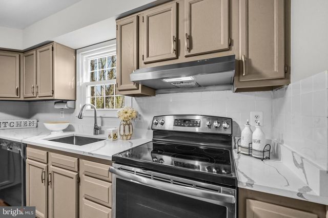 9145 SCHOOLCRAFT LN, Burke, VA 22015