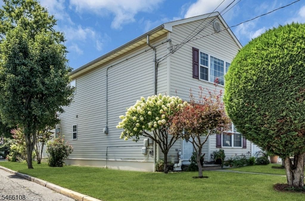 425 Thomas St, Perth Amboy City, NJ 08861 — photo 2