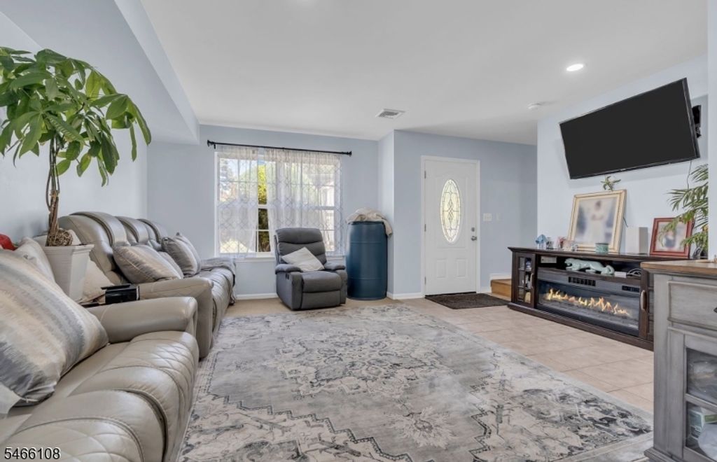 425 Thomas St, Perth Amboy City, NJ 08861 — photo 3